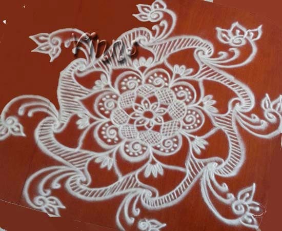 Freehand kolam with Paiselys
