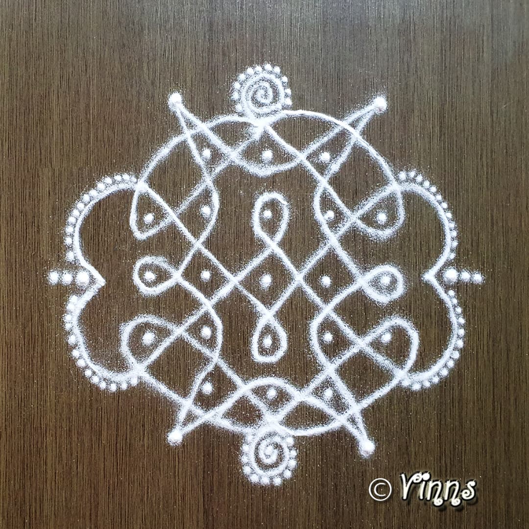 5 Dots Sikku Kolam Tippudu Muggulu