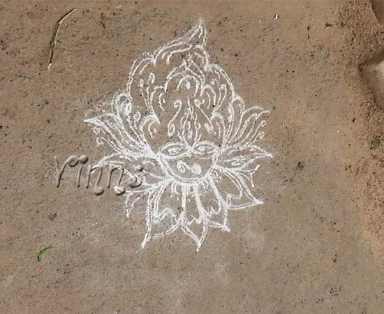Vilakku kolam 